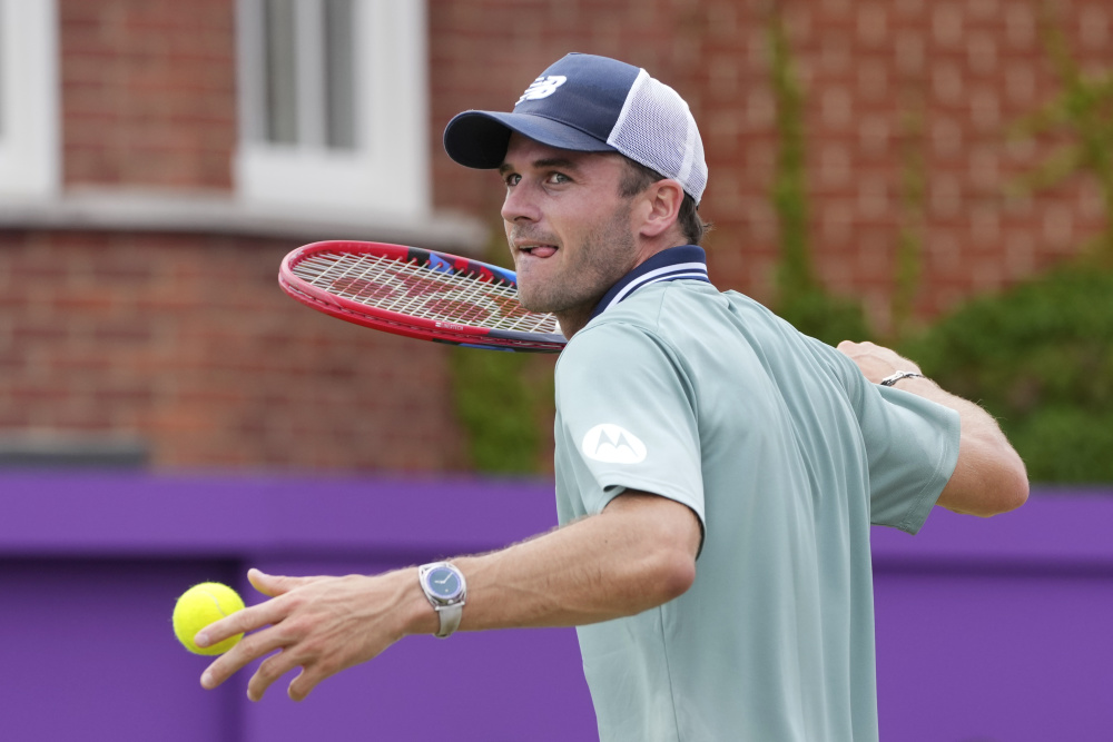 防守中场的 防守中场的